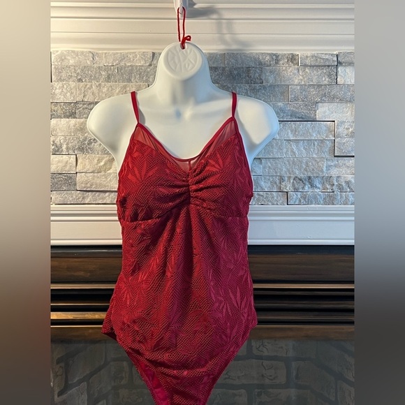 Cupshe Maroon Textured Ruched One-Piece Swimsuit – Size Medium - Picture 4 of 4